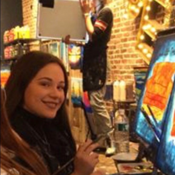 Meet your Posher, Helena - Picture 1 of 2